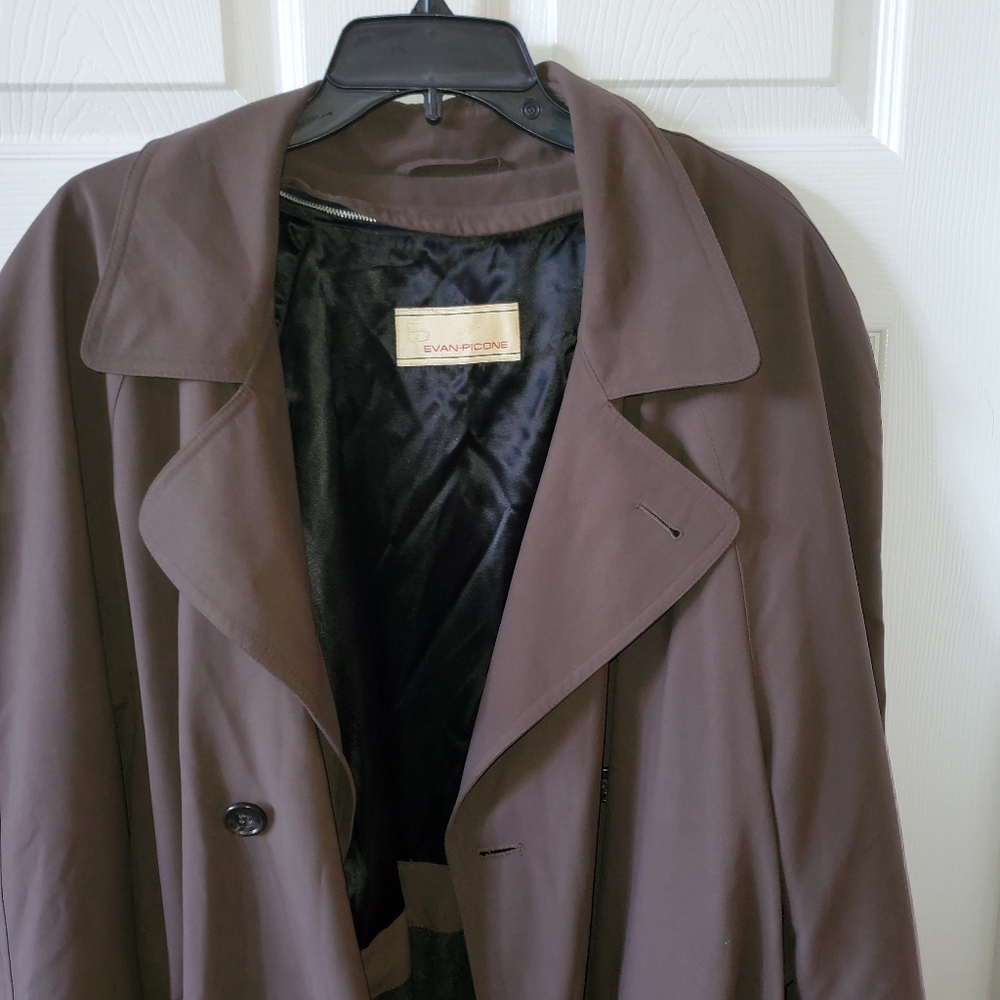 Vintage Evan Picone Men's Trench coat. No blemishes, no stains, no spots.